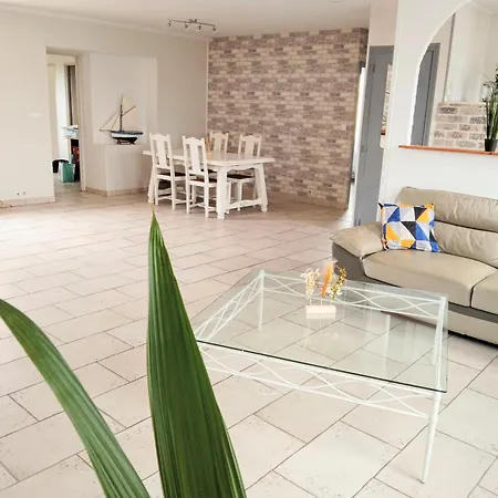 Maison Spacieuse Proche De La