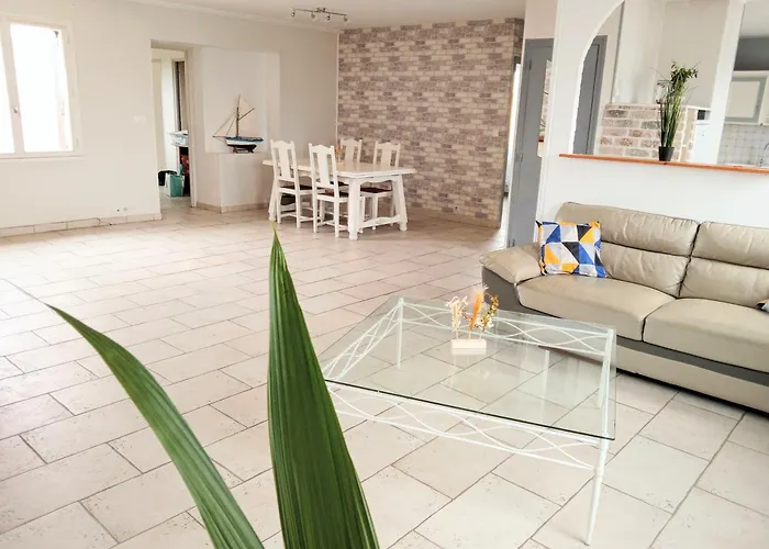 Maison Spacieuse Proche De La